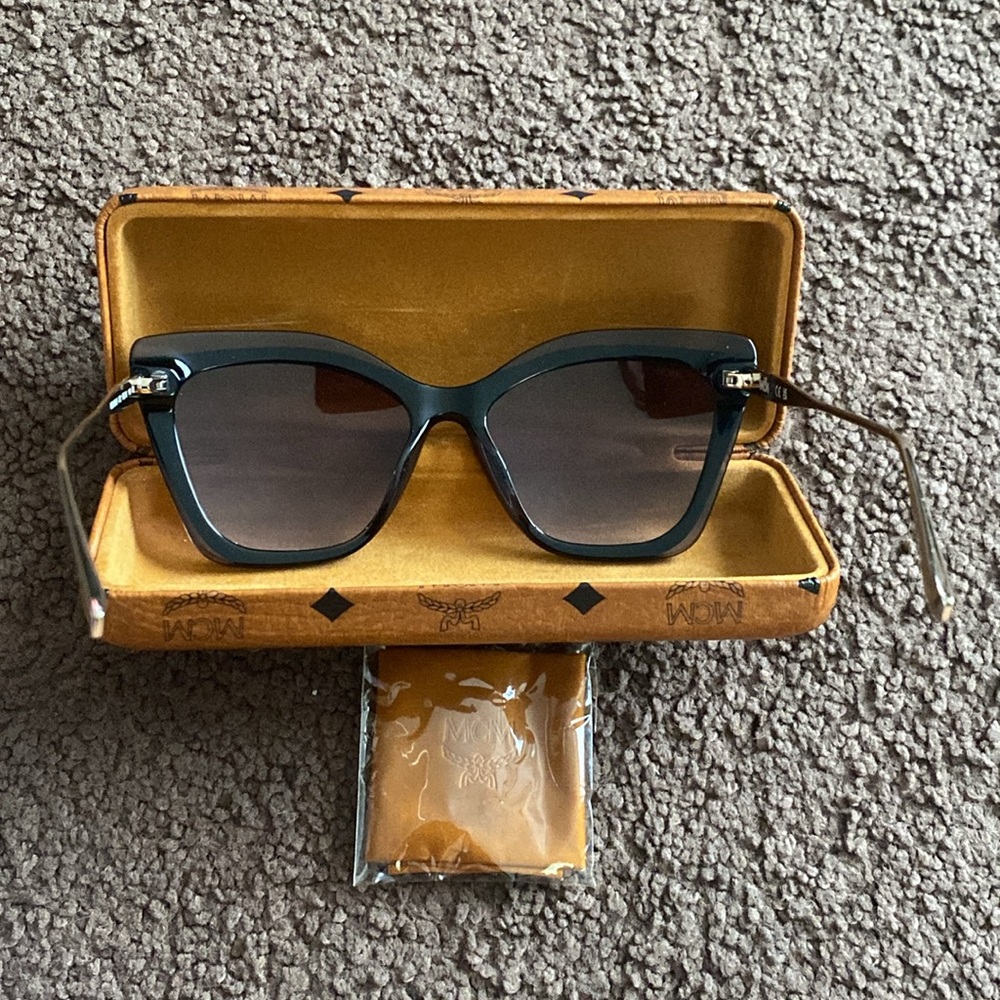 MCM- sunglasses - Picture 10 of 15